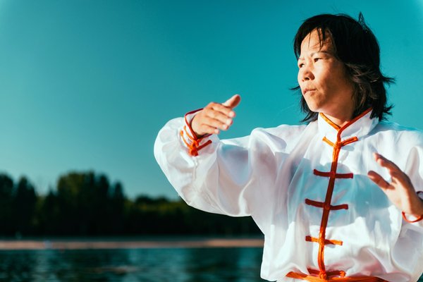 Comment la pratique du Tai Chi peut-elle améliorer la mobilité et réduire les douleurs articulaires?